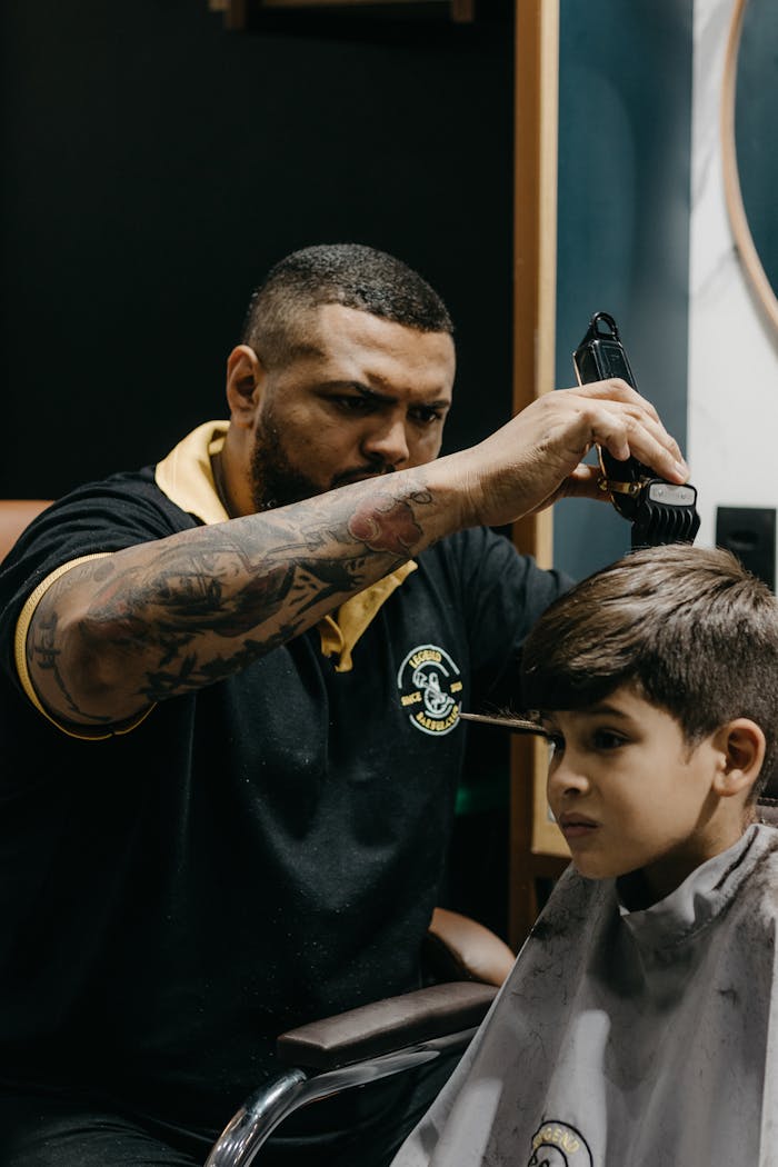 Coupe enfant au salon